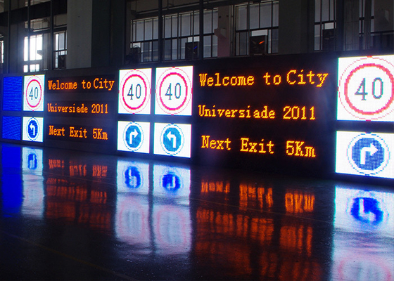 P10 LED Traffic Signs Long Lifespan 100000 Hrs Μεταβλητά σημάδια μηνυμάτων