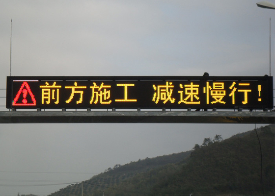 P10 LED Traffic Signs Long Lifespan 100000 Hrs Μεταβλητά σημάδια μηνυμάτων