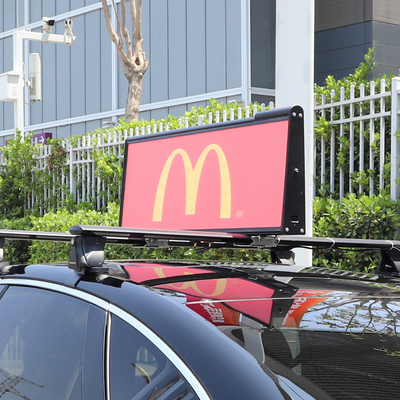 Τα πλήρη σημάδια 3840Hz των οδηγήσεων στεγών αυτοκινήτων χρώματος 5000nits P2.5 υψηλά αναζωογονούν το ποσοστό