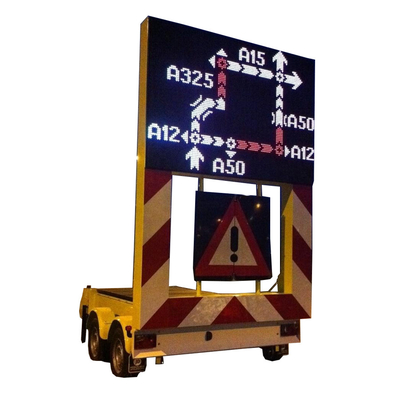 IP65 12400 VMS ψειρών φορητά μεταβλητά σημάδια μηνυμάτων σημαδιών ρυμουλκών