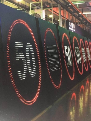 Κόκκινα VMS χρώματος κύκλων πλήρη σημάδια των οδηγήσεων εθνικών οδών εθνικών οδών P10 ορίου ταχύτητας